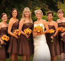 Bridesmaids bouquets featuring blue and white blooms for a coordinated bridal party look with fresh wedding flowers and elegant color harmony.